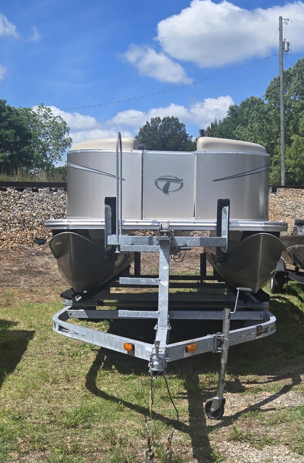 2017 Tahoe Pontoon 6